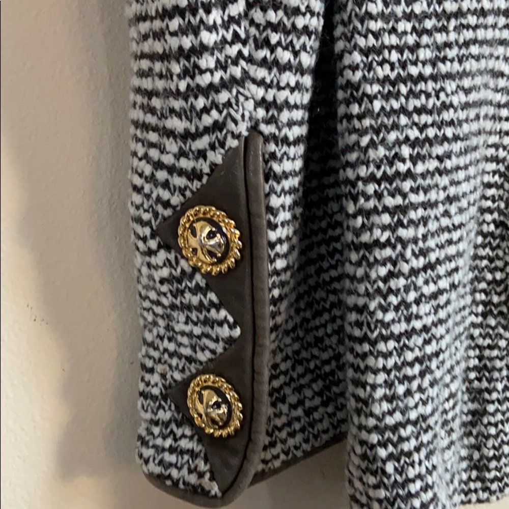 St John Tweed Boucle Knit Leather Trim Jacket Gold Buttons - Picture 6 of 6